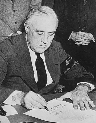 Source: National ArchivesPresident Franklin Roosevelt signing the Declaration of War against Japan, December 9, 1941.