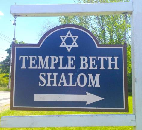 The sign for Temple Beth Shalom off Route 94 in Florida.