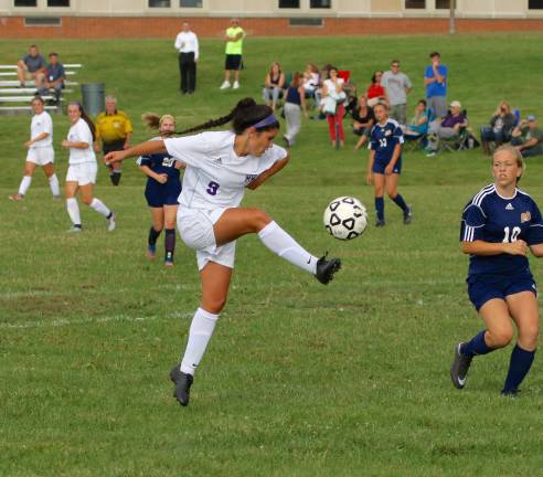 Colleen Kinsella (#9) settles the ball on the attack.