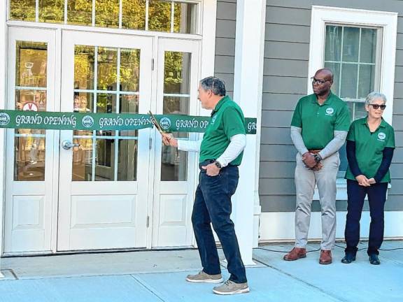 Harriman Mayor Bruce Chichester cuts the ribbon during the Village Hall’s grand opening ceremony.