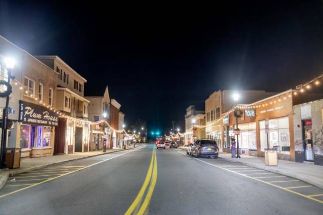 Lake Street in Monroe during the holidays. Photo by Sammie Finch