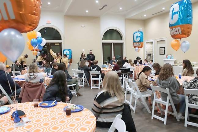 A huge crowd gathered to celebrate at Chabad of Orange County’s CTeen Lounge ribbon-cutting. All enjoyed a hot buffet dinner, a deluxe salad bar and a CTeen dessert table.